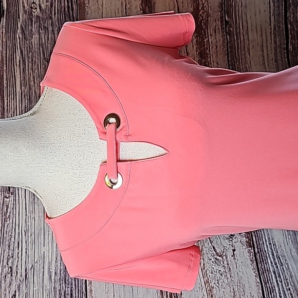 NWT TOMMY HILFIGER MELON ORANGE SHORT SLEEVE SPLIT V NECK PULLOVER TOP - Picture 2 of 15